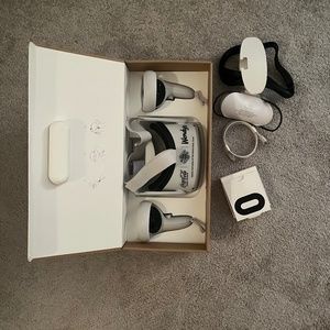 Oculus Quest 2 Advanced All-In-One Virtual Reality Headset